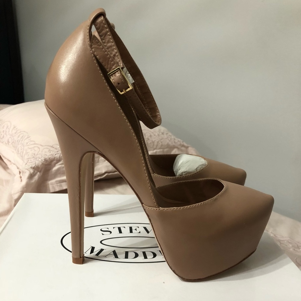 Steve Madden Nude Pump